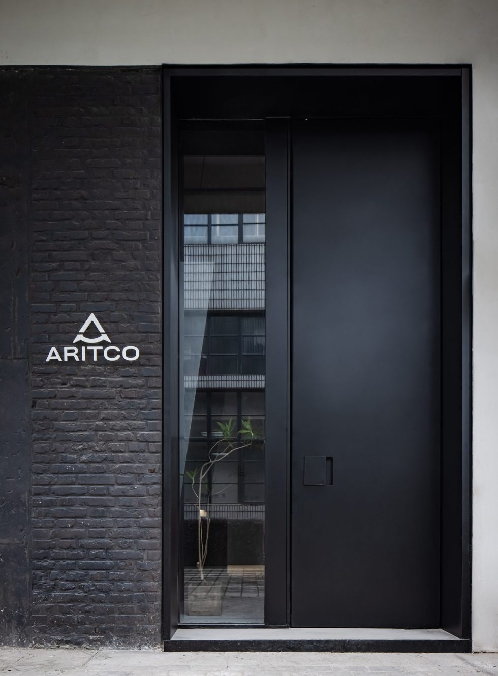 Aritco電梯展廳裝修設(shè)計 外立面灰磚玻璃造型墻面